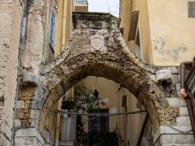 Fino alla costruzione del lungomare avvenuta tra gli anni 20 e 30 del 900, � stata questa la porta d�ingresso al centro storico per chi arrivava in barca